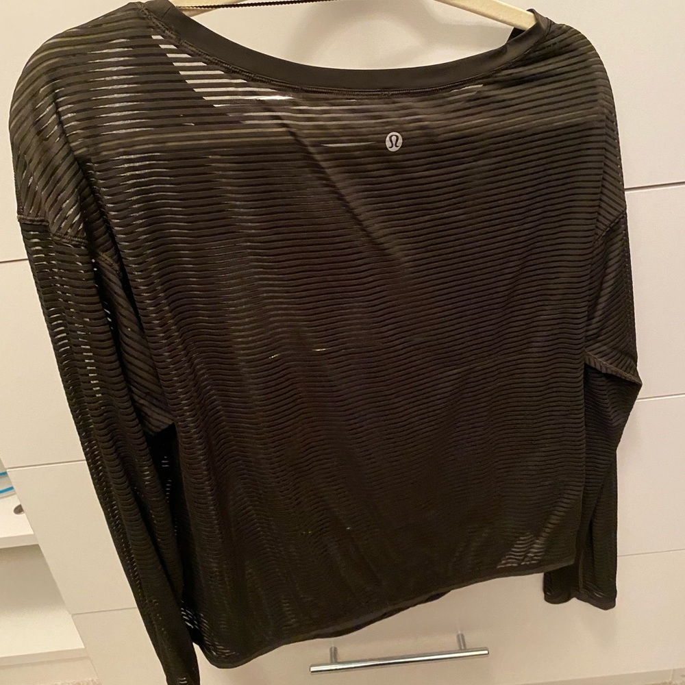 Lululemon striped sheer shirt size 6